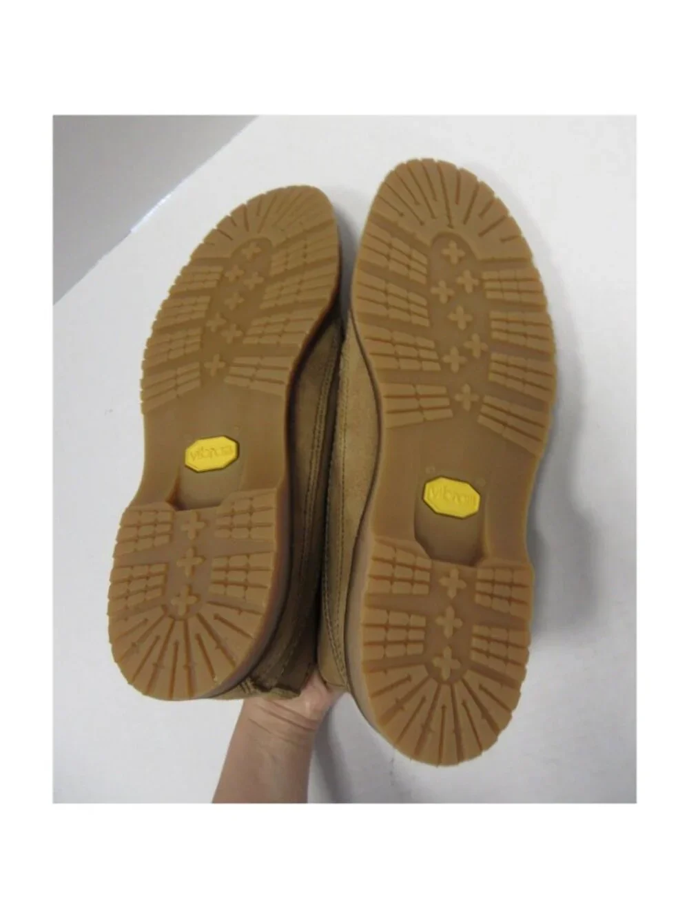 Red Wing Shoes Boots 10.5 E Tan Chukka Suede Heritage Vibram 9179 NEW